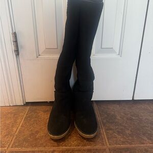 Women’s Ugg boots tall with block heel. Black size 8.5